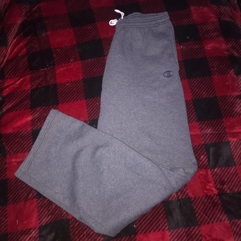 Essential Champion Sweatpants 🔥 - Picture 1 of 3